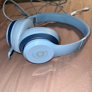 ***Beats headphones- NOT wireless but comes w attachments for iPhone (if …